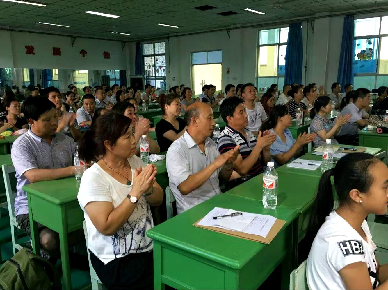 12岁学生早恋如何教育