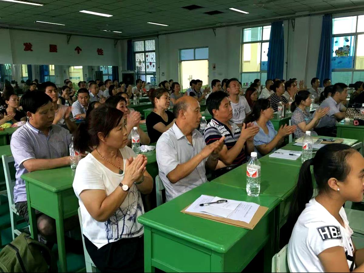 叛逆期孩子早恋怎么办-谈朋友-孩子早恋怎么管理