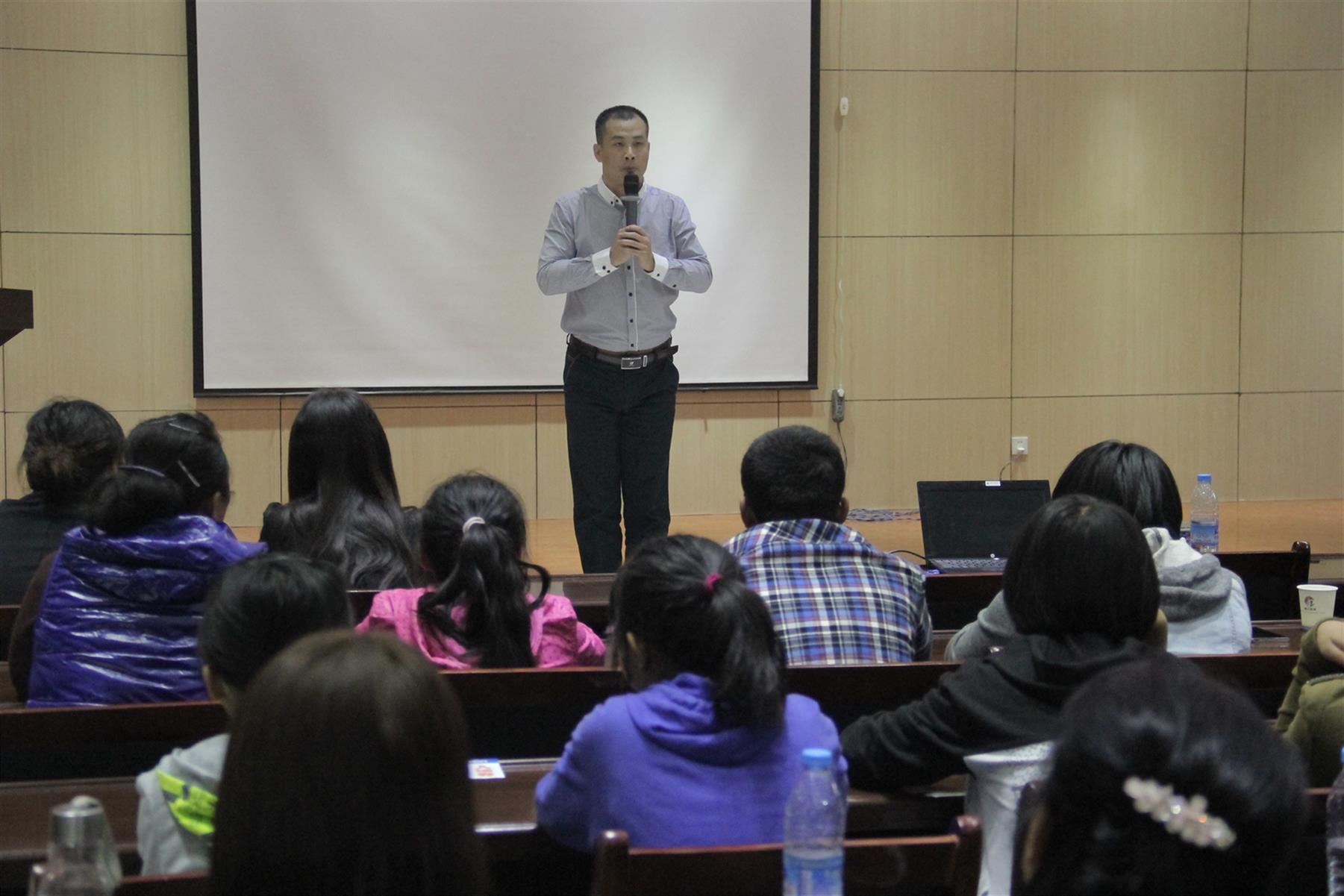 初二孩子不上学怎么办 不愿上学 初中生不肯上学怎么办